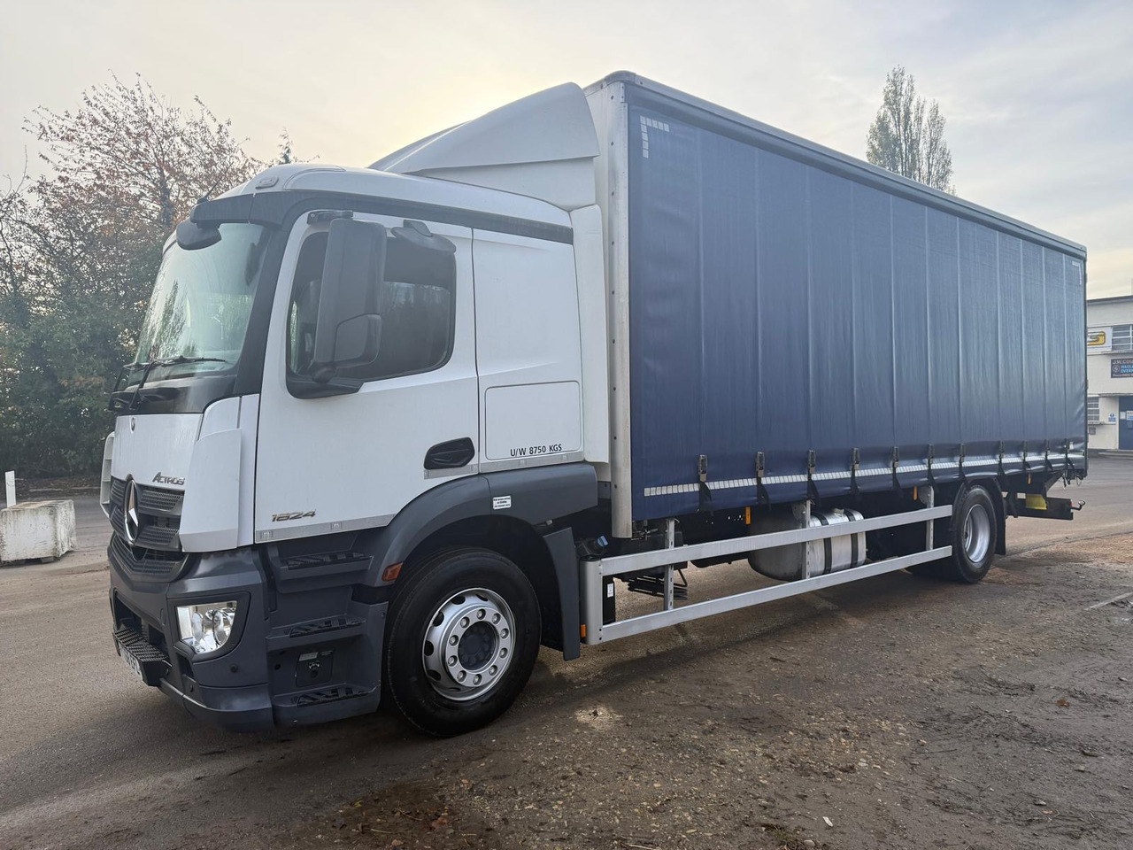 2018 Mercedes Actros 1824 Curtainside Truck - Camión lona: foto 2 2018 Mercedes Actros 1824 Curtainside Truck - Camión lona: foto 2