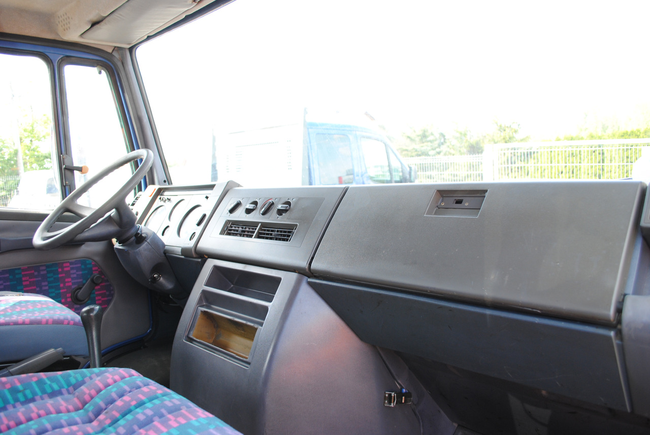 Camión caja abierta Mercedes-Benz 711D Doka Dubel Kabina Pritsche Doppelkabine: foto 17 Camión caja abierta Mercedes-Benz 711D Doka Dubel Kabina Pritsche Doppelkabine: foto 17