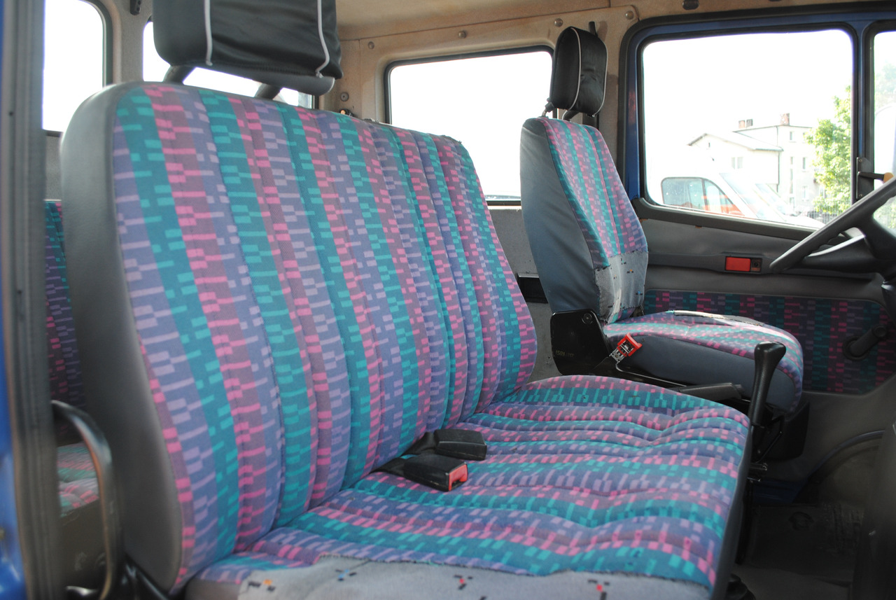 Camión caja abierta Mercedes-Benz 711D Doka Dubel Kabina Pritsche Doppelkabine: foto 18 Camión caja abierta Mercedes-Benz 711D Doka Dubel Kabina Pritsche Doppelkabine: foto 18