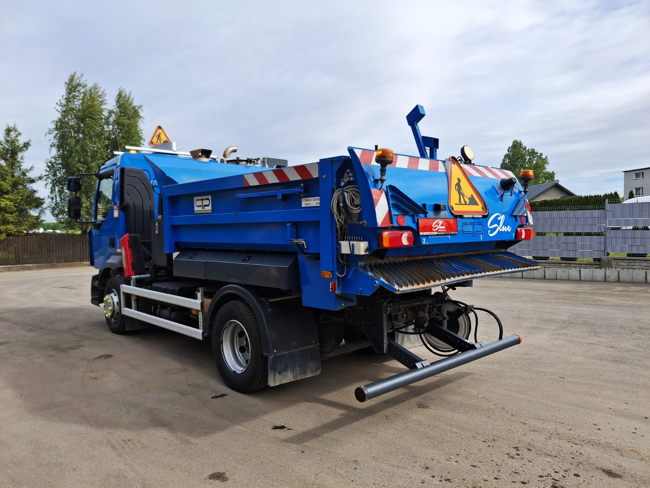 Renault D16 - Cisterna de riego asfáltico: foto 2 Renault D16 - Cisterna de riego asfáltico: foto 2