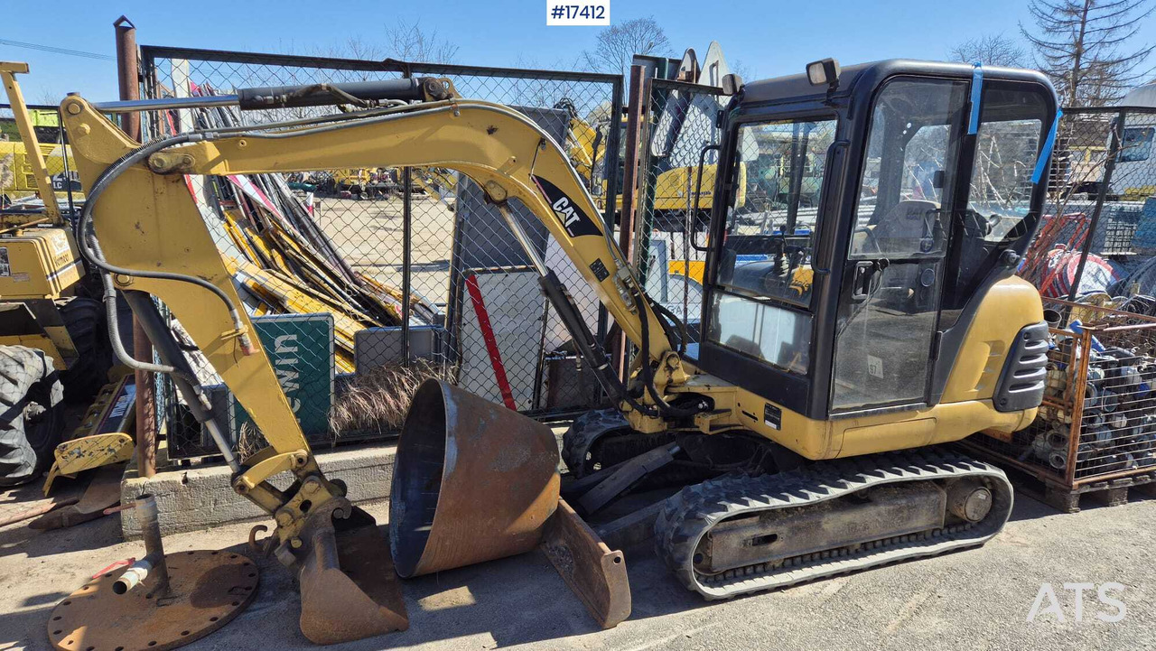 Mini excavator CATERPILLAR 302.5 (2004) two buckets, quick couplers. - Miniexcavadora: foto 1 Mini excavator CATERPILLAR 302.5 (2004) two buckets, quick couplers. - Miniexcavadora: foto 1