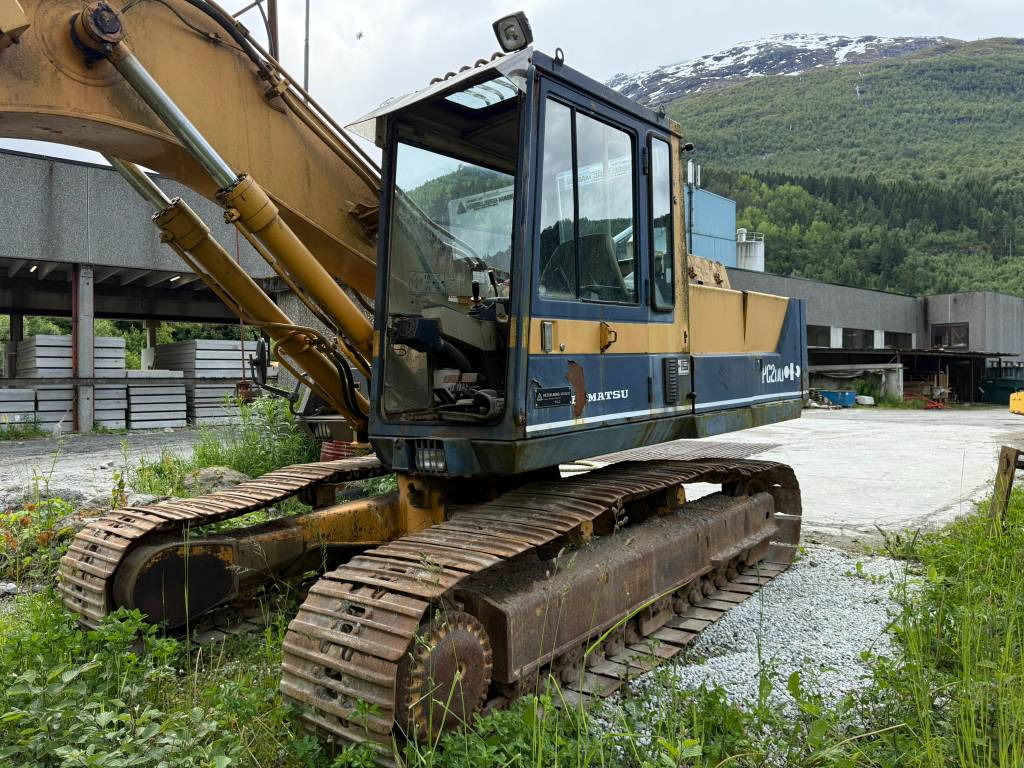 Komatsu PC 200-3 - Excavadora de cadenas: foto 1 Komatsu PC 200-3 - Excavadora de cadenas: foto 1