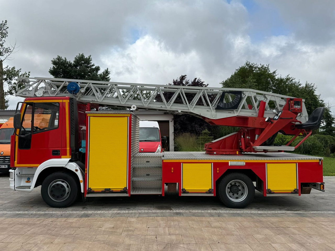 Iveco EuroCargo 130 130E24 z podnośnikiem Camiva Epsa 25 - Camión de bomberos: foto 5 Iveco EuroCargo 130 130E24 z podnośnikiem Camiva Epsa 25 - Camión de bomberos: foto 5