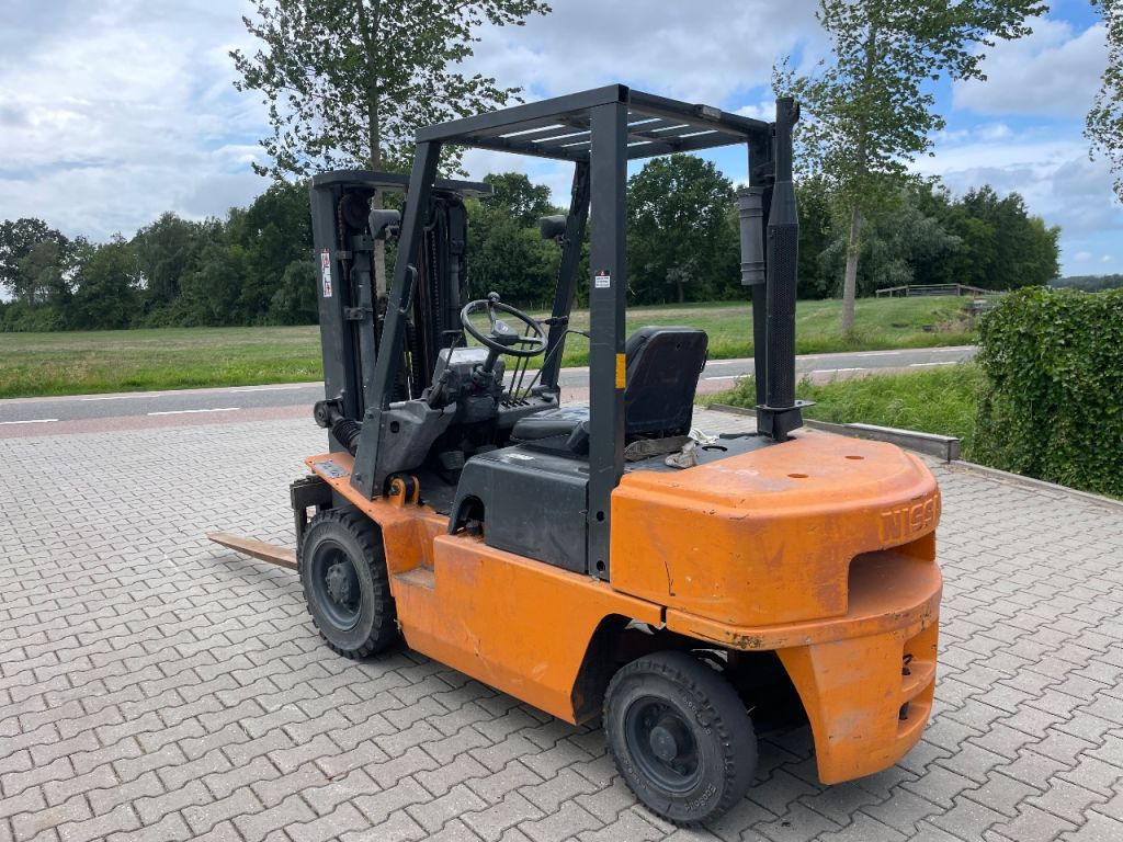 Nissan FJ02A25U 2.5 ton diesel triplo freelift heftruck - Carretilla elevadora: foto 2 Nissan FJ02A25U 2.5 ton diesel triplo freelift heftruck - Carretilla elevadora: foto 2