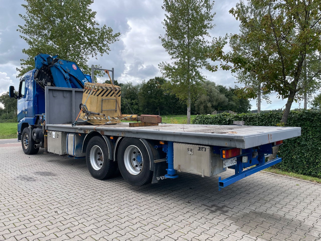 Volvo FH 16 FH16 420 with HMF 2820 crane with jib and front stamps Very Good Condition - Camión grúa: foto 3 Volvo FH 16 FH16 420 with HMF 2820 crane with jib and front stamps Very Good Condition - Camión grúa: foto 3