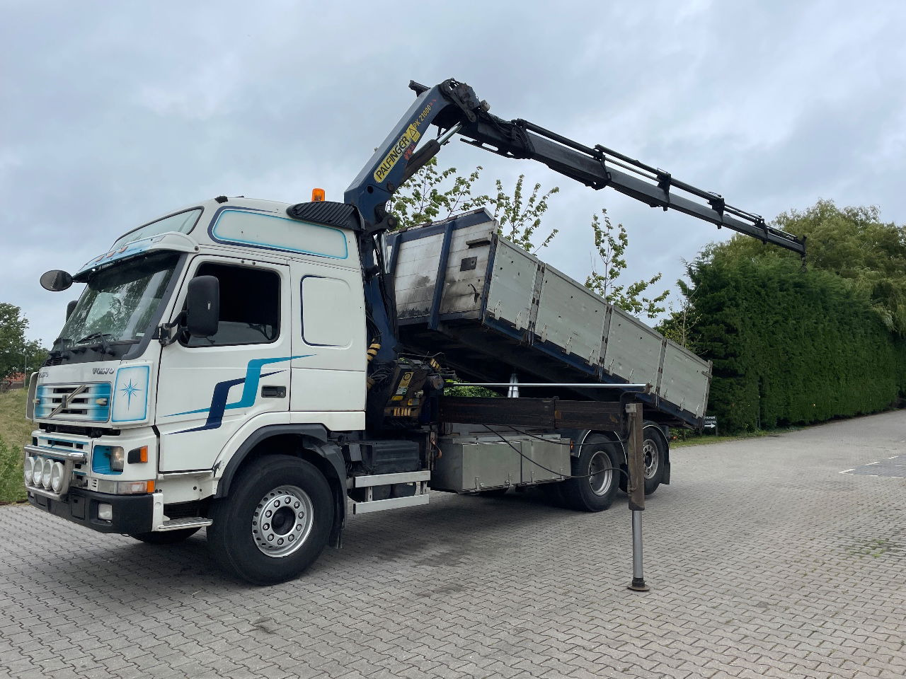 Volvo FM 7 310hp with Palfinger PK21000 with remote and tipper - Camión volquete, Camión grúa: foto 1 Volvo FM 7 310hp with Palfinger PK21000 with remote and tipper - Camión volquete, Camión grúa: foto 1