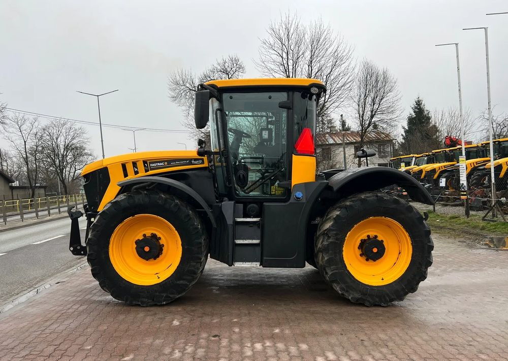 JCB Fastrac 4220 | 2017 ROK | 220 KM - Tractor: foto 2 JCB Fastrac 4220 | 2017 ROK | 220 KM - Tractor: foto 2