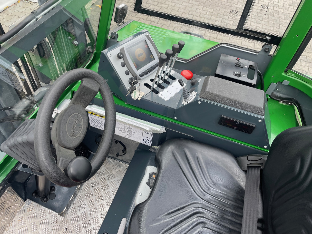 Combilift CBE 2500 - Carretilla de 4 vías: foto 5 Combilift CBE 2500 - Carretilla de 4 vías: foto 5
