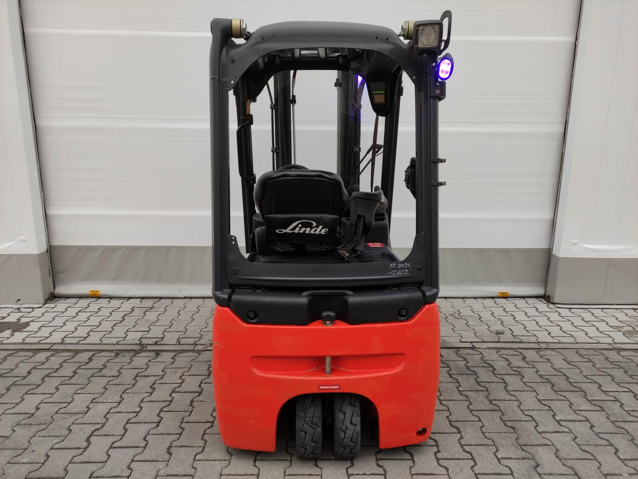 Linde E14-02-386 - Carretilla elevadora eléctrica: foto 4 Linde E14-02-386 - Carretilla elevadora eléctrica: foto 4