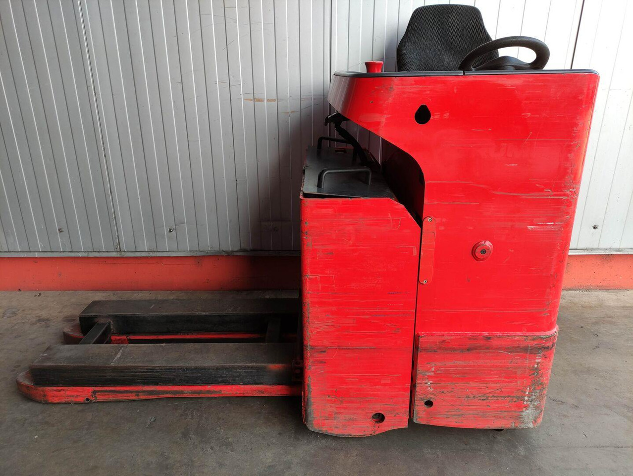 Linde T20R (mit Sitz) - Transpaleta: foto 1 Linde T20R (mit Sitz) - Transpaleta: foto 1