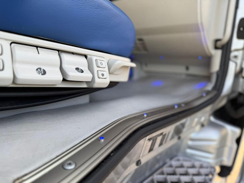 Cabeza tractora Scania R450 SHOW TRUCK, FULL AIR, SPECIAL INTERIOR, RETARDER, PTO.: foto 17 Cabeza tractora Scania R450 SHOW TRUCK, FULL AIR, SPECIAL INTERIOR, RETARDER, PTO.: foto 17