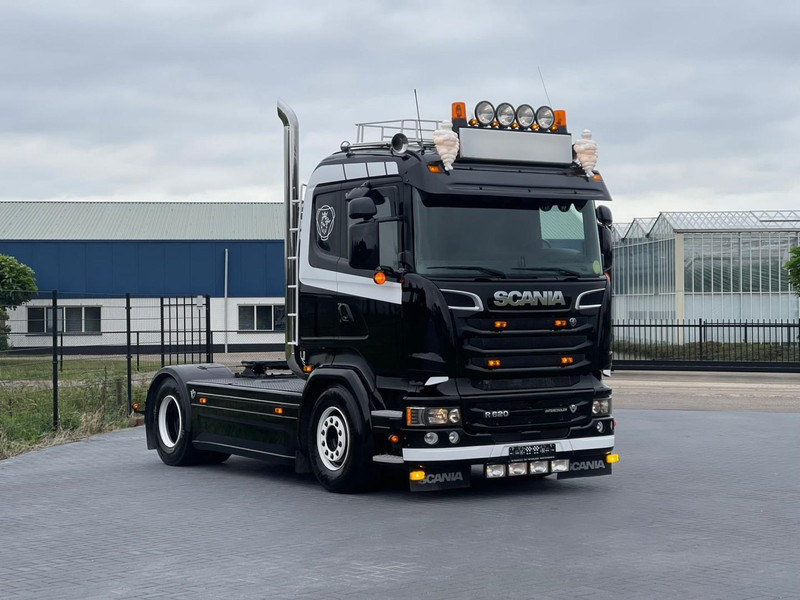 Scania R520 SHOW TRUCK, RETARDER, LEATHER SEATS, MANUEL! - Cabeza tractora: foto 1 Scania R520 SHOW TRUCK, RETARDER, LEATHER SEATS, MANUEL! - Cabeza tractora: foto 1