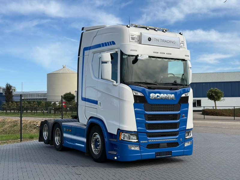 Scania S650 V8 NGS 2.95WB, PTO VOORBEREIDING, VOLLUCHT, KING OF THE ROAD, RETARDER, LEER. - Cabeza tractora: foto 1 Scania S650 V8 NGS 2.95WB, PTO VOORBEREIDING, VOLLUCHT, KING OF THE ROAD, RETARDER, LEER. - Cabeza tractora: foto 1