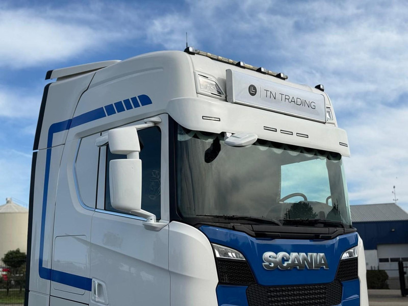 Scania S650 V8 NGS 2.95WB, PTO VOORBEREIDING, VOLLUCHT, KING OF THE ROAD, RETARDER, LEER. - Cabeza tractora: foto 2 Scania S650 V8 NGS 2.95WB, PTO VOORBEREIDING, VOLLUCHT, KING OF THE ROAD, RETARDER, LEER. - Cabeza tractora: foto 2