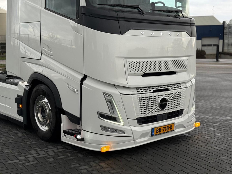 Volvo FH 13.460XL NEW, FULL AIR, ALCOA, HYDRAULIC, XL, SHOW, FULL. - Cabeza tractora: foto 4 Volvo FH 13.460XL NEW, FULL AIR, ALCOA, HYDRAULIC, XL, SHOW, FULL. - Cabeza tractora: foto 4