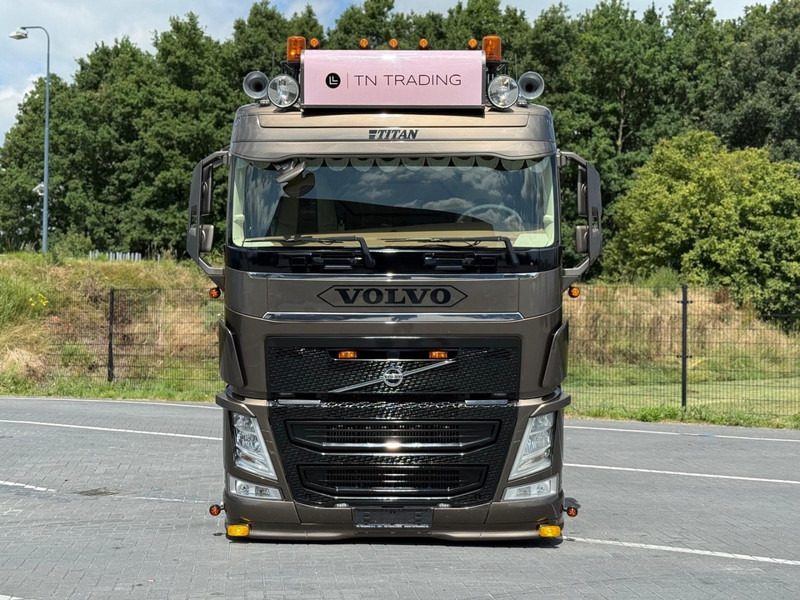 Volvo FH 13.500 SHOW TRUCK, FULL AIR, INTERIOR, TOP, HYDRAULIC. - Cabeza tractora: foto 2 Volvo FH 13.500 SHOW TRUCK, FULL AIR, INTERIOR, TOP, HYDRAULIC. - Cabeza tractora: foto 2