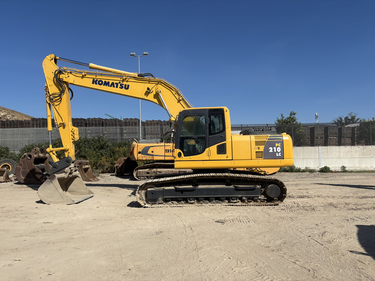 KOMATSU PC210-8 - Excavadora de cadenas: foto 2 KOMATSU PC210-8 - Excavadora de cadenas: foto 2