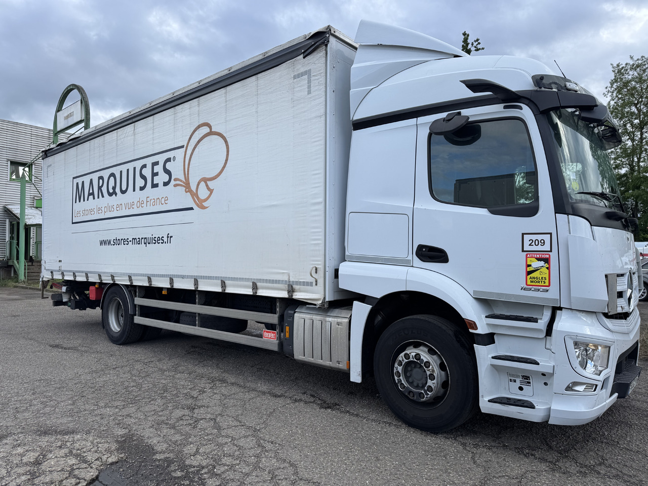 MERCEDES-BENZ Actros - Camión lona: foto 1 MERCEDES-BENZ Actros - Camión lona: foto 1