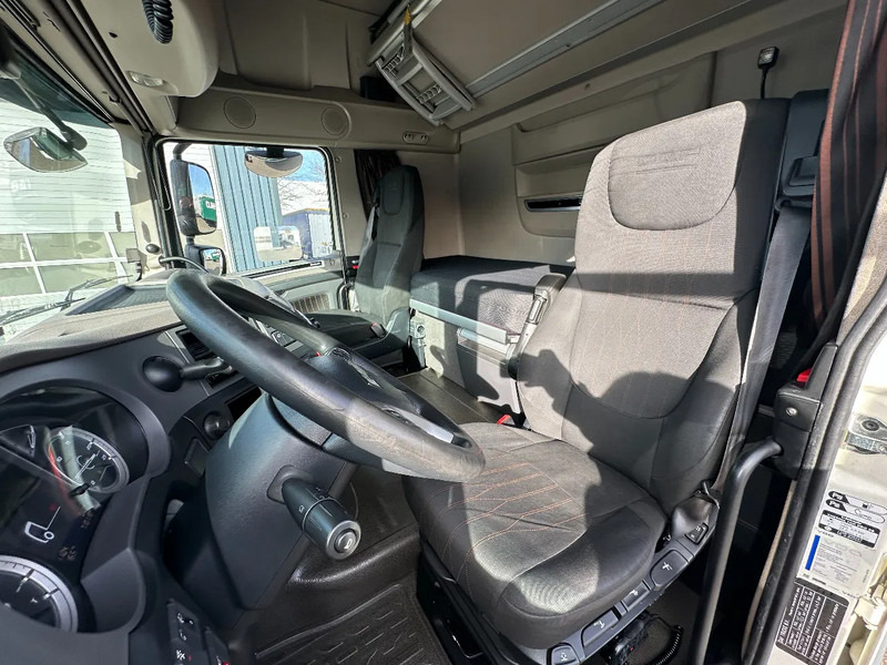 Cabeza tractora DAF XF 450 Super Space Cab Euro 6: foto 12 Cabeza tractora DAF XF 450 Super Space Cab Euro 6: foto 12