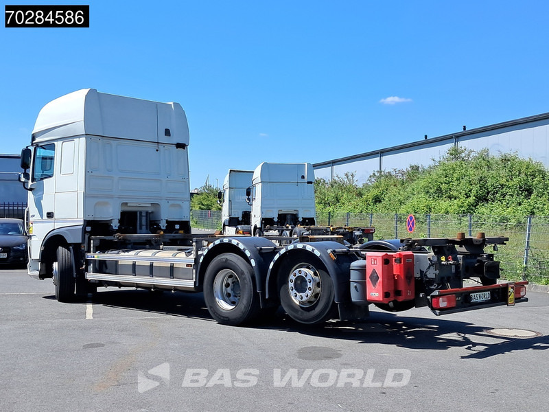 DAF XF 450 6X2 SSC Retarder 2x Tanks Liftachse Standklima LED ACC - Camión portacontenedore/ Intercambiable: foto 2 DAF XF 450 6X2 SSC Retarder 2x Tanks Liftachse Standklima LED ACC - Camión portacontenedore/ Intercambiable: foto 2