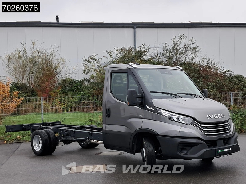 Iveco Daily 35C21 Neu! 3.0L 2025-Modell Automatik 210PS Radstand 410 Fahrgestell Doppelbereifung LED ACC Klima Euro6 Chassis A/C - Furgoneta: foto 2 Iveco Daily 35C21 Neu! 3.0L 2025-Modell Automatik 210PS Radstand 410 Fahrgestell Doppelbereifung LED ACC Klima Euro6 Chassis A/C - Furgoneta: foto 2