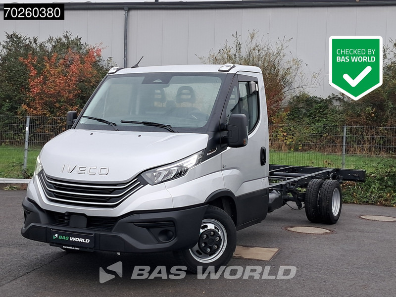 Iveco Daily 35C21 Neu! 3.0L 2025-Modell Automatik 210PS Radstand 410 Fahrgestell Doppelbereifung LED ACC Klima Euro6 Chassis A/C - Furgoneta: foto 1 Iveco Daily 35C21 Neu! 3.0L 2025-Modell Automatik 210PS Radstand 410 Fahrgestell Doppelbereifung LED ACC Klima Euro6 Chassis A/C - Furgoneta: foto 1