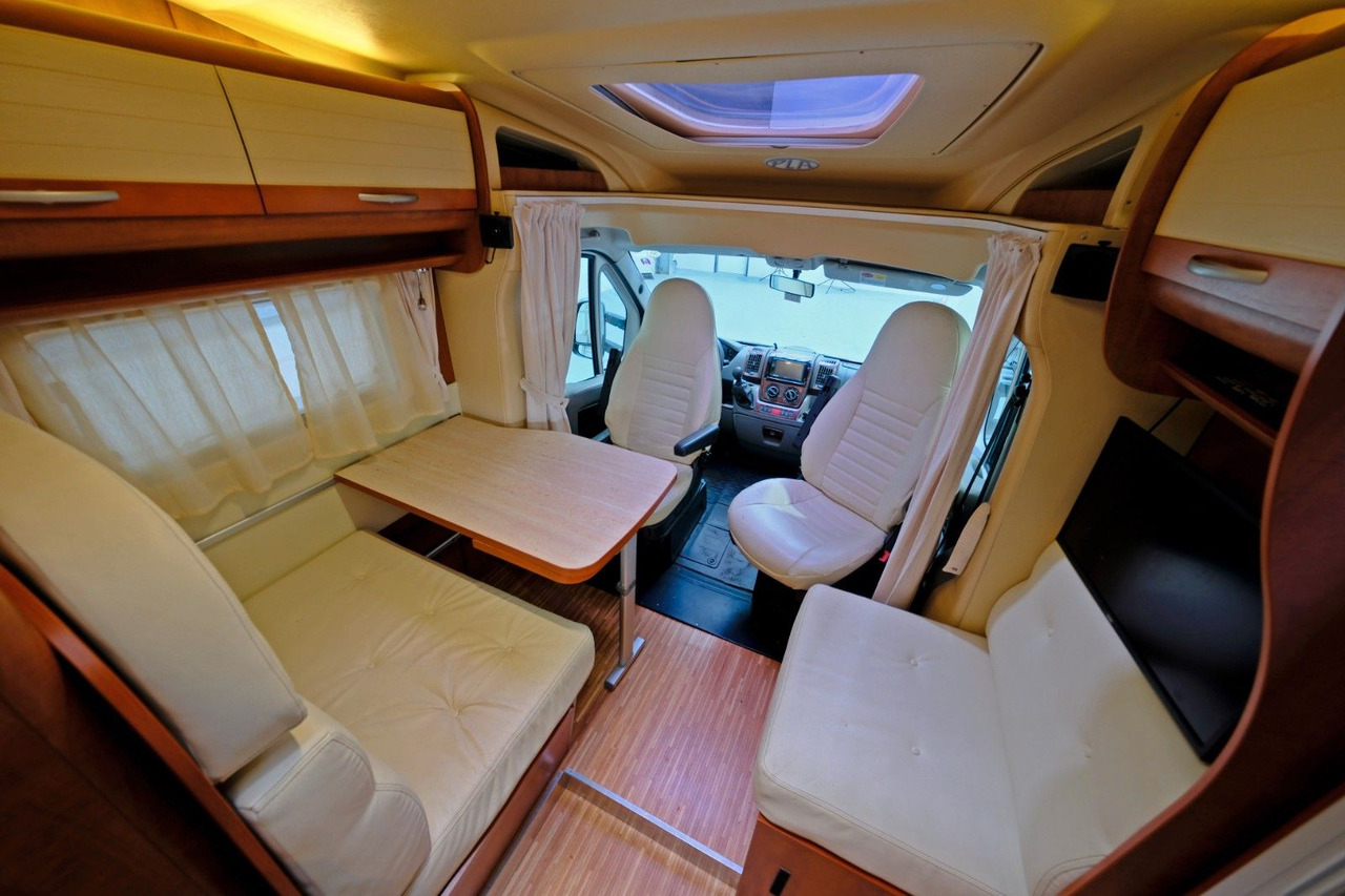 Autocaravana capuchina P.L.A. S 700/Festbett/Garage/Klima/Solar/Markise: foto 8