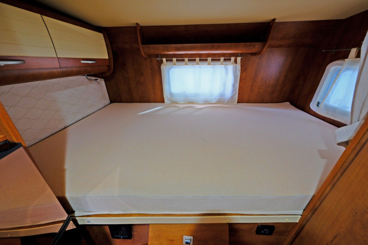 Autocaravana capuchina P.L.A. S 700/Festbett/Garage/Klima/Solar/Markise: foto 11