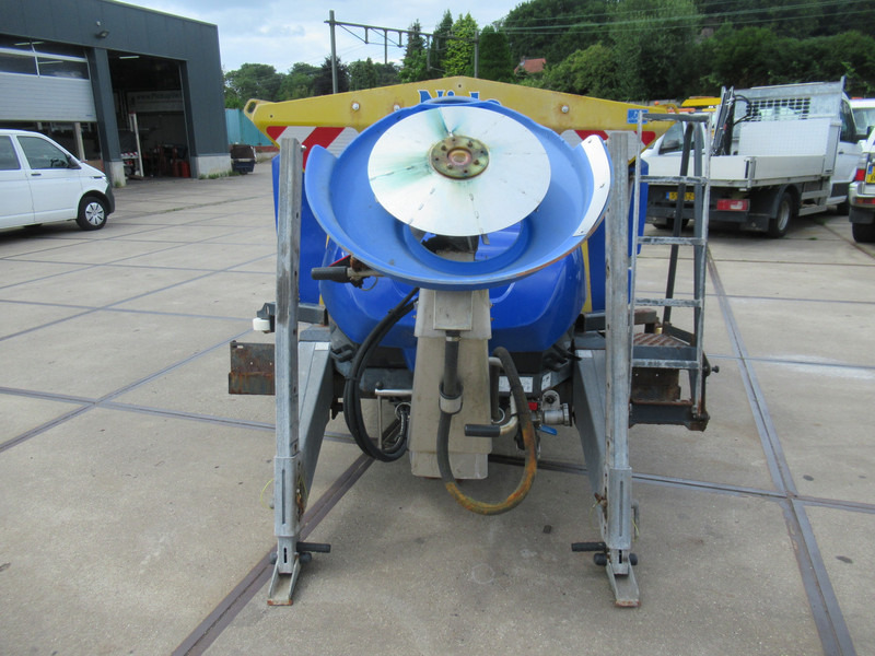 NIDO STRATOS B40-36 VCLN-490 4 M3 + 2.200L Salzstreuer HYDRO Saltspreader - Esparcidor de sal: foto 3 NIDO STRATOS B40-36 VCLN-490 4 M3 + 2.200L Salzstreuer HYDRO Saltspreader - Esparcidor de sal: foto 3