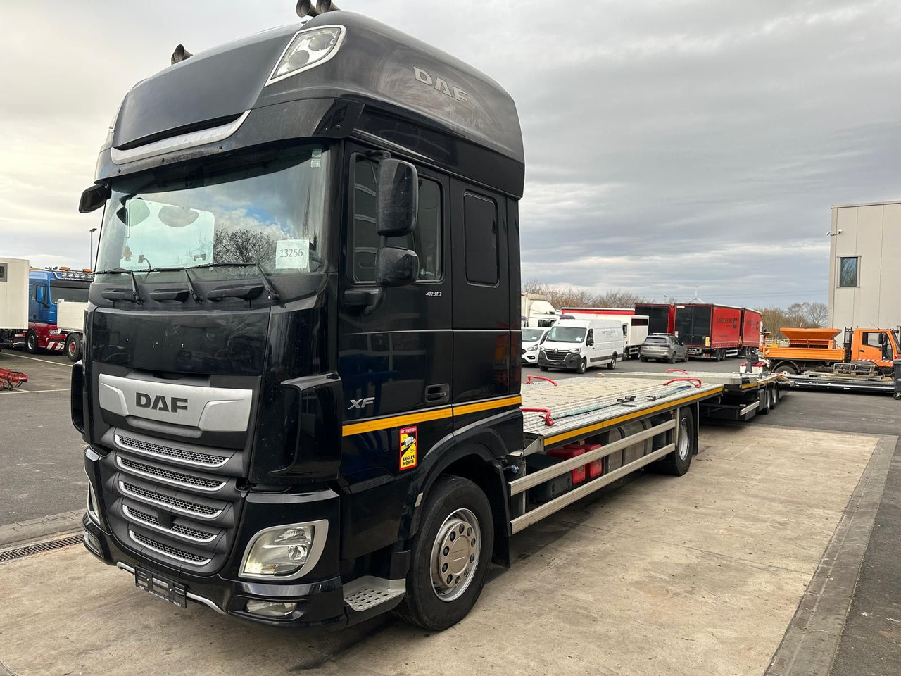 DAF 480XF*Flachzug*Aufstellbühne*VDI2700*Top! - Camión portavehículos: foto 1 DAF 480XF*Flachzug*Aufstellbühne*VDI2700*Top! - Camión portavehículos: foto 1