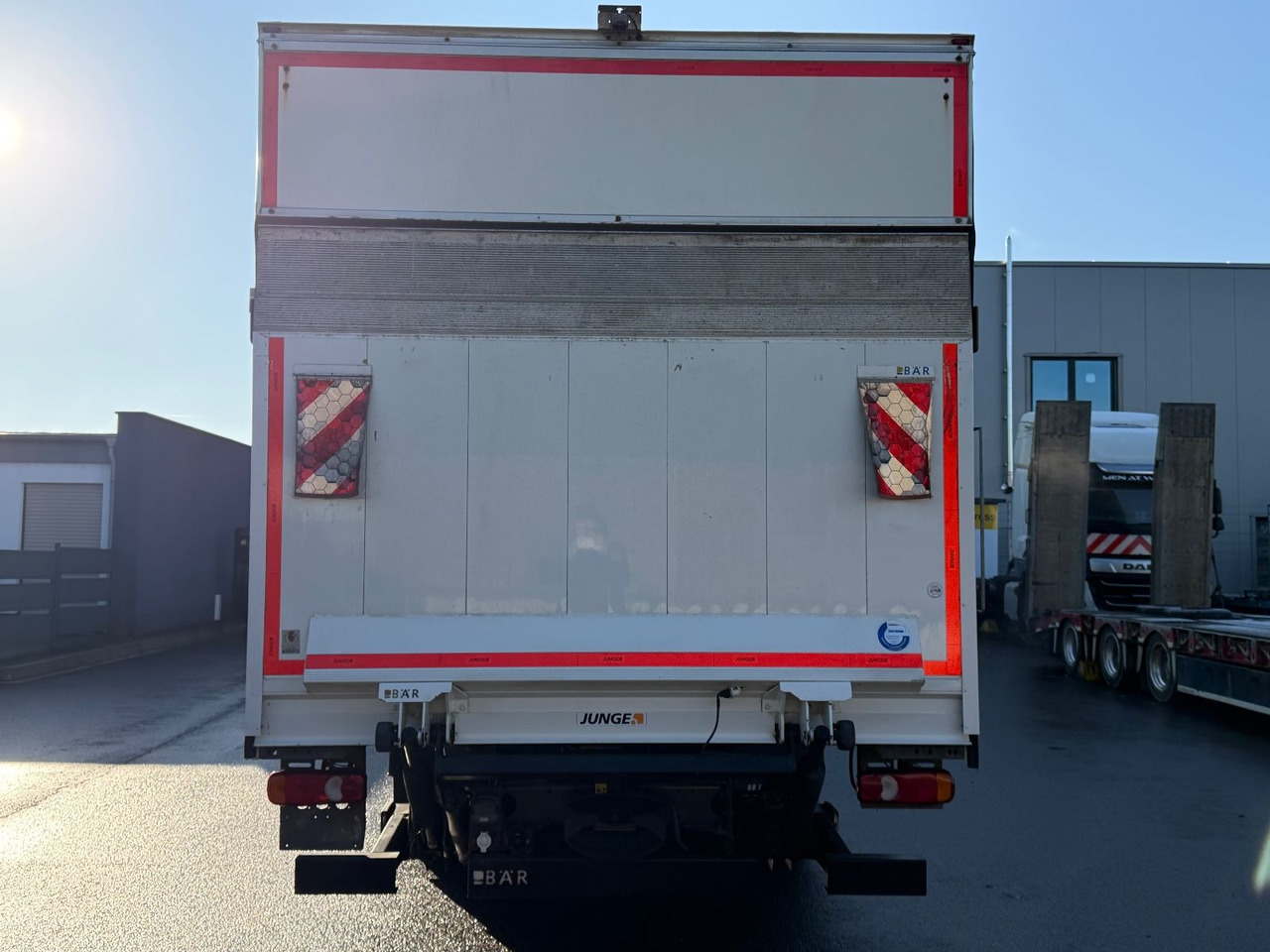 DAF LF 12.230 FA Koffer, Lbw, Ahk., 7.3m, E6, TOP - Camión caja cerrada: foto 5 DAF LF 12.230 FA Koffer, Lbw, Ahk., 7.3m, E6, TOP - Camión caja cerrada: foto 5