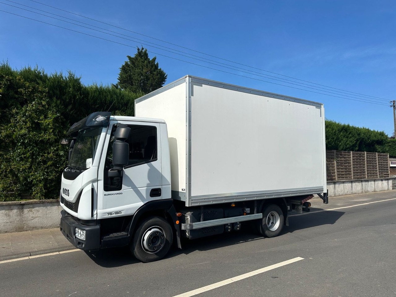 Iveco Eurocargo 75E19/Tüv neu/Koffer/LBW 1000kg/ - Furgoneta caja cerrada: foto 1 Iveco Eurocargo 75E19/Tüv neu/Koffer/LBW 1000kg/ - Furgoneta caja cerrada: foto 1