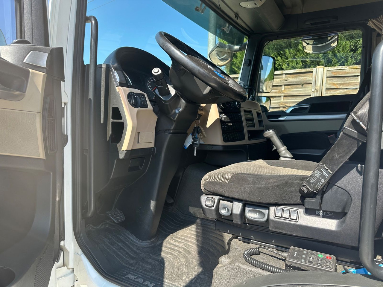 MAN 8.250 TGL*VDI2700*TOP*4-er Zug BFT Anhänger MAN 8.250 TGL*4x L1H1*XLX Kabine*VDI2700*TOP* - Camión portavehículos: foto 4 MAN 8.250 TGL*VDI2700*TOP*4-er Zug BFT Anhänger MAN 8.250 TGL*4x L1H1*XLX Kabine*VDI2700*TOP* - Camión portavehículos: foto 4