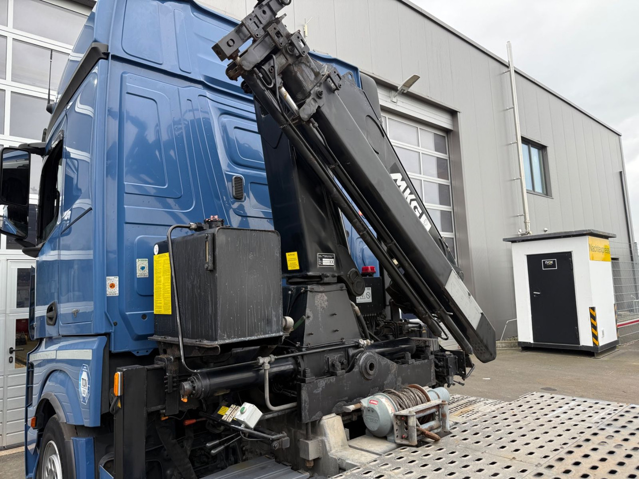 Mercedes-Benz Actros 1843 FVG 5-Zug / VDI 2700 / Kran MKG - Camión portavehículos: foto 4 Mercedes-Benz Actros 1843 FVG 5-Zug / VDI 2700 / Kran MKG - Camión portavehículos: foto 4