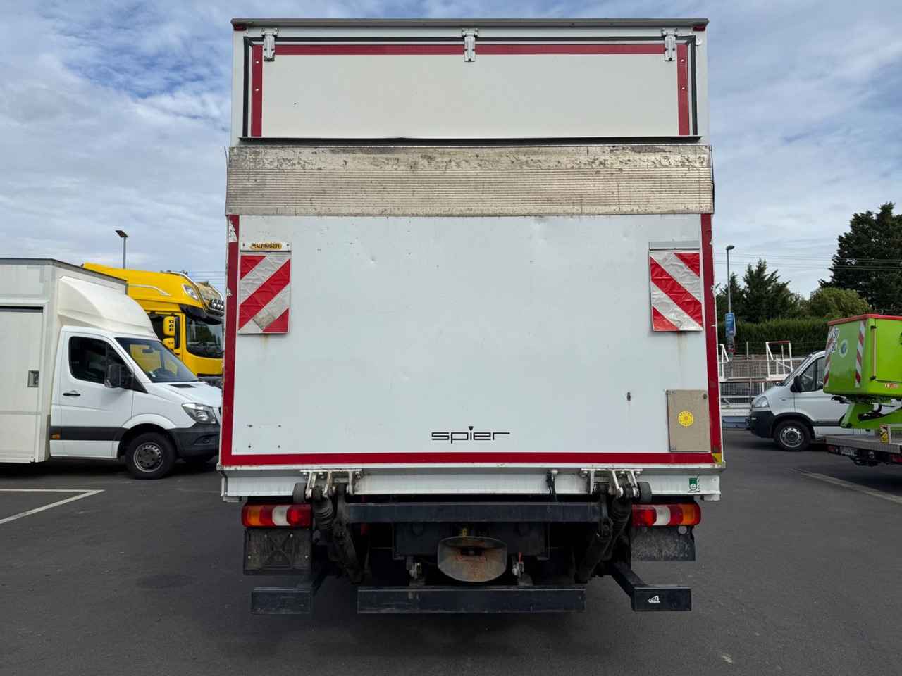 Mercedes-Benz Atego 3 4x2 821 4x2 LBW / Ahk. / Palfinger / 6m - Camión caja cerrada: foto 5 Mercedes-Benz Atego 3 4x2 821 4x2 LBW / Ahk. / Palfinger / 6m - Camión caja cerrada: foto 5