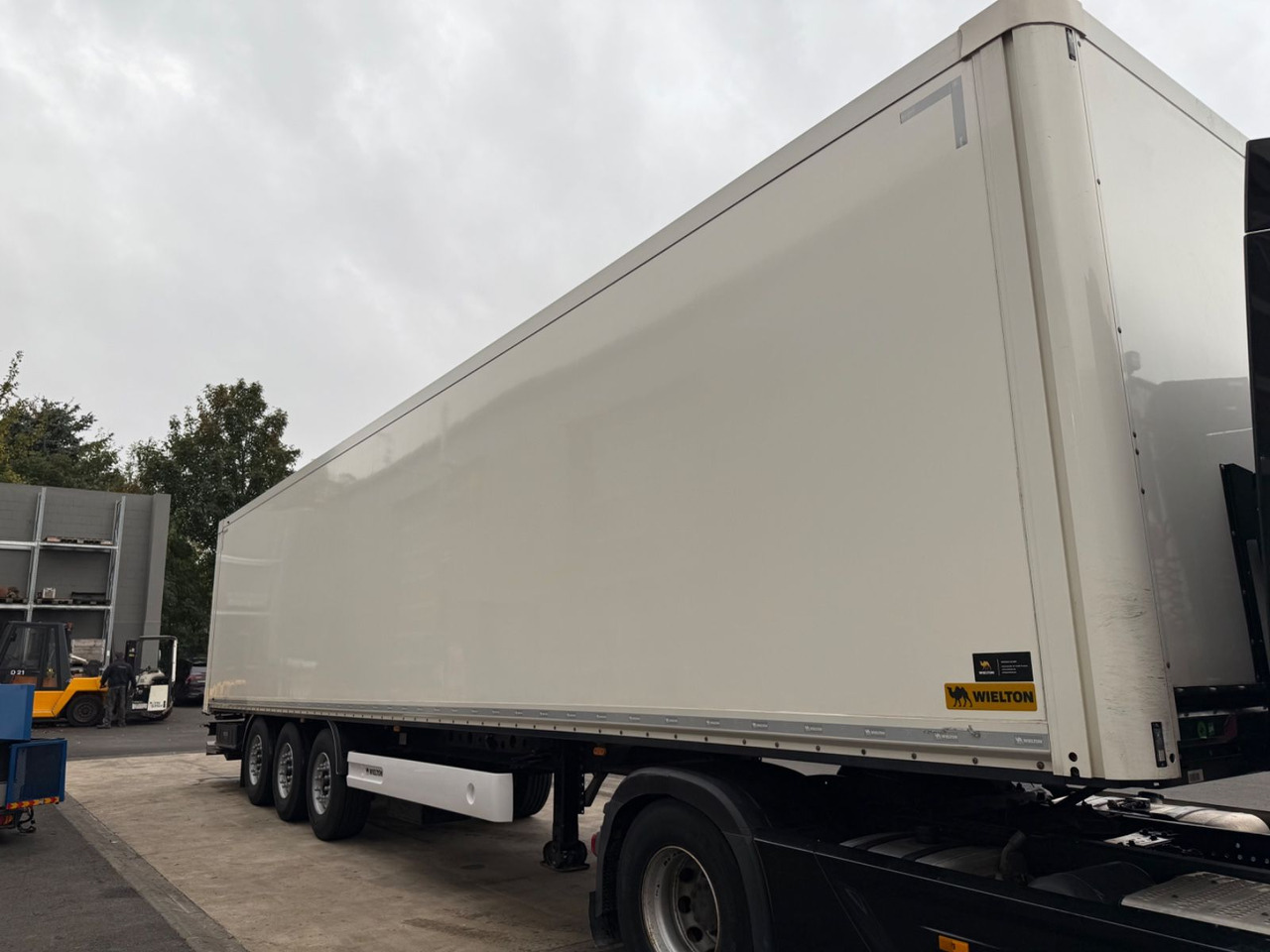 Wielton NSF3DryMaster/Ladebordwand/LBW/Standard/Taillift - Semirremolque caja cerrada: foto 5 Wielton NSF3DryMaster/Ladebordwand/LBW/Standard/Taillift - Semirremolque caja cerrada: foto 5