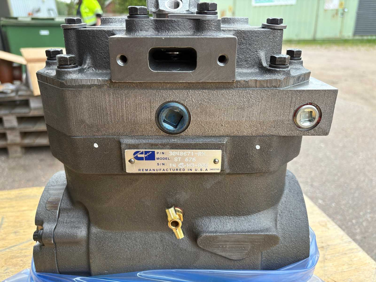 Air Dryer Compressor Cummins ST-676 - Compresor para Camión: foto 4 Air Dryer Compressor Cummins ST-676 - Compresor para Camión: foto 4