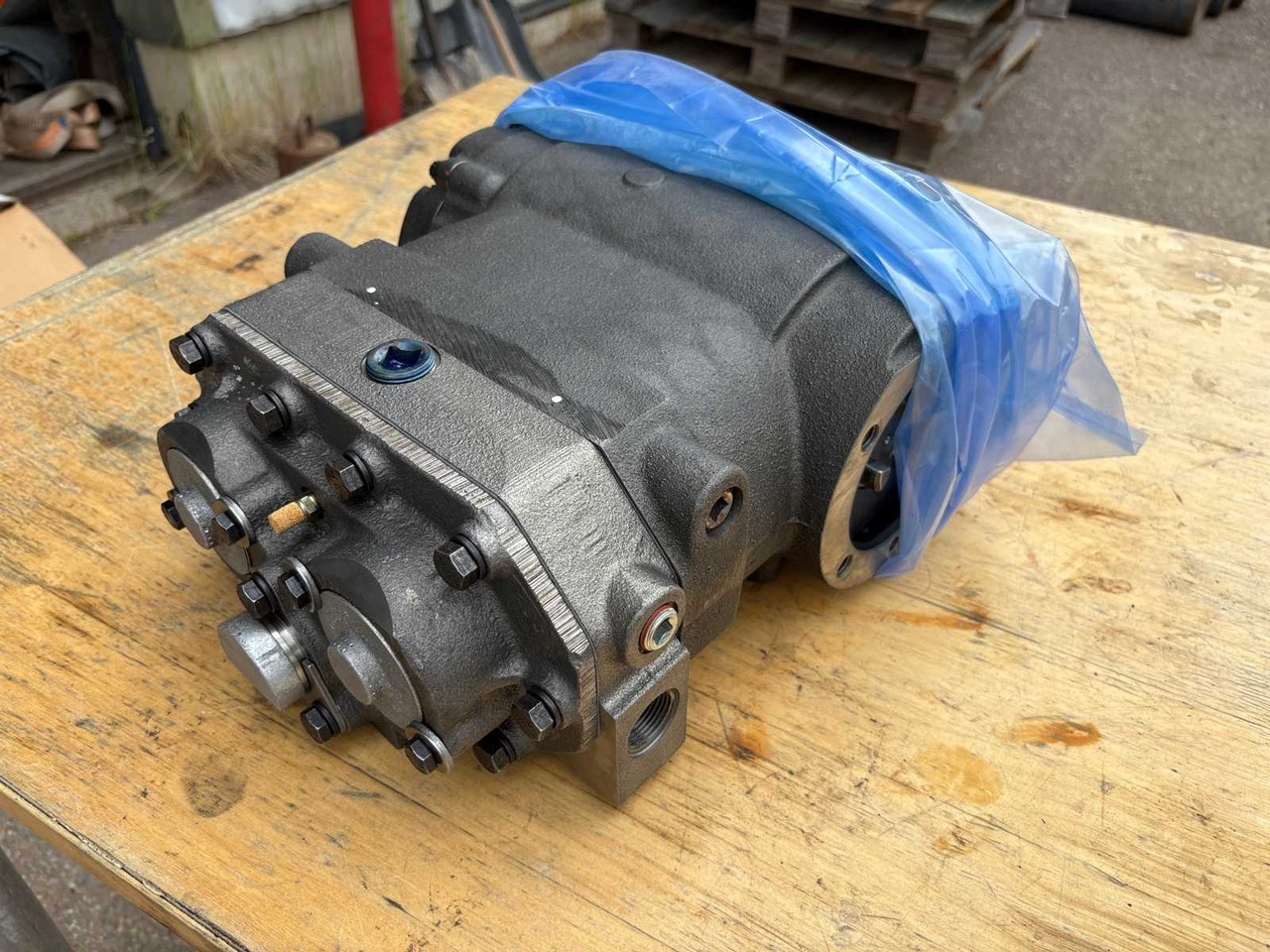 Air Dryer Compressor Cummins ST-676 - Compresor para Camión: foto 2 Air Dryer Compressor Cummins ST-676 - Compresor para Camión: foto 2
