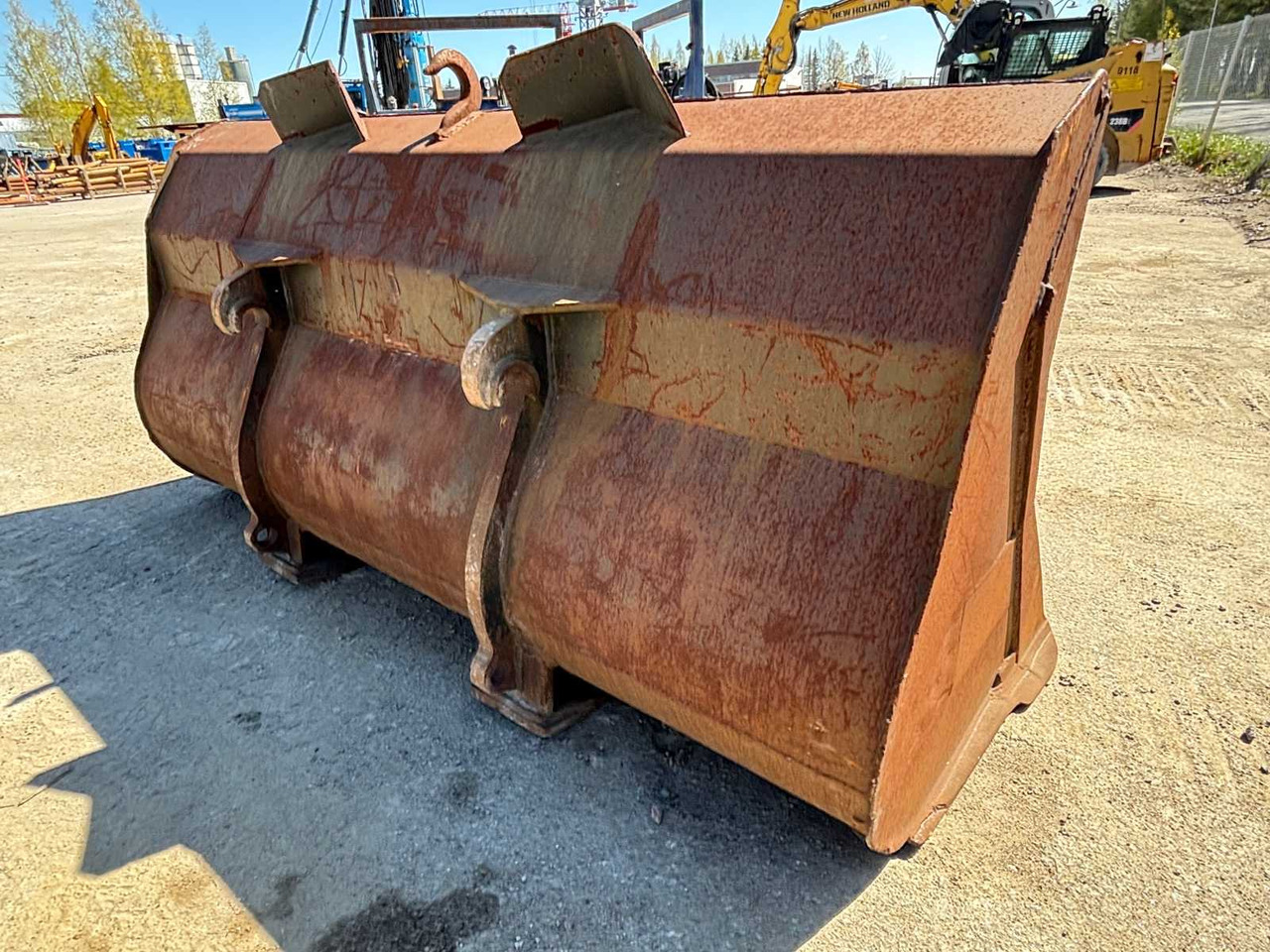 Volvo bucket and bracket with coupling head - Cazo cargador: foto 5 Volvo bucket and bracket with coupling head - Cazo cargador: foto 5