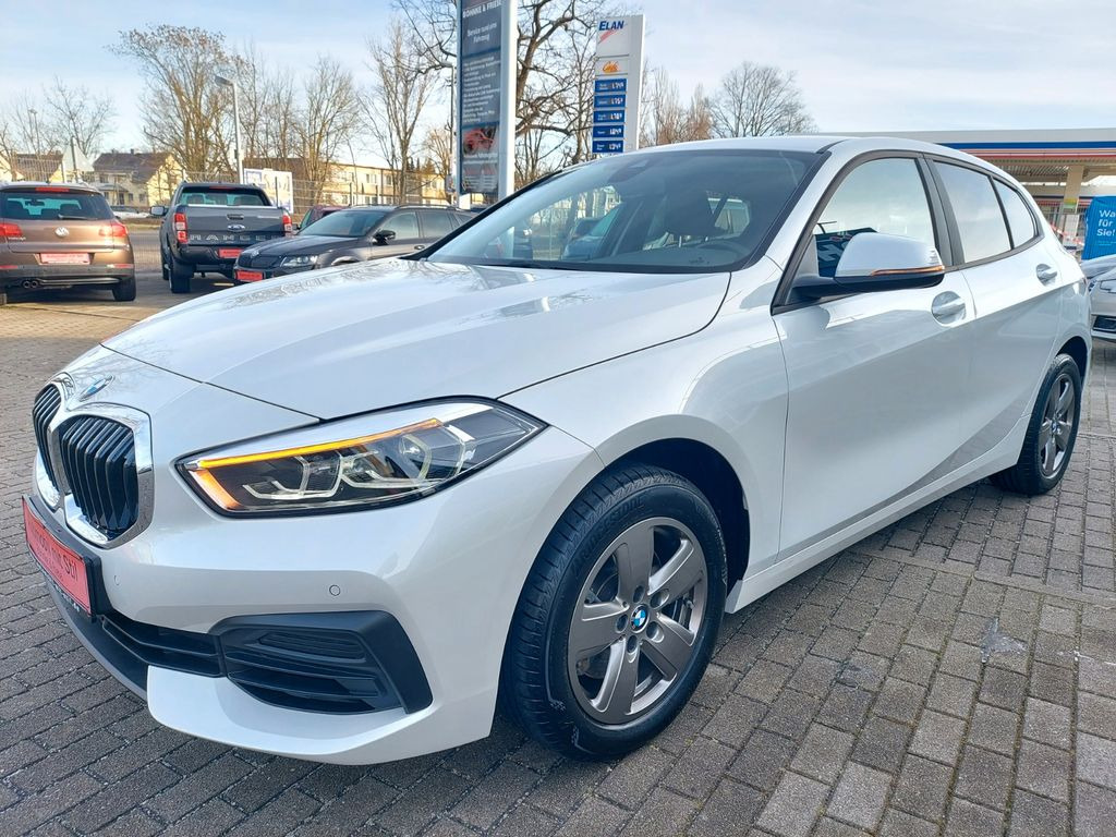 BMW 116 Baureihe 1 Lim. 116 i Aut.Advantage Navi LED - Coche: foto 3 BMW 116 Baureihe 1 Lim. 116 i Aut.Advantage Navi LED - Coche: foto 3