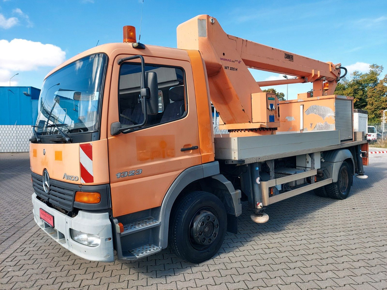 Mercedes-Benz ATEGO 1323 HUBSTEIGER WUMAG WT220H - Camión con plataforma elevadora: foto 1 Mercedes-Benz ATEGO 1323 HUBSTEIGER WUMAG WT220H - Camión con plataforma elevadora: foto 1