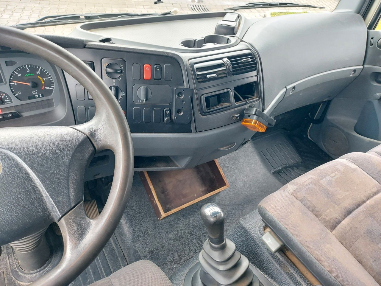 Camión volquete, Camión grúa Mercedes-Benz Atego 2 4-Zyl. 4x2 918 4x2 MEILLER HIAB066 Kran: foto 22 Camión volquete, Camión grúa Mercedes-Benz Atego 2 4-Zyl. 4x2 918 4x2 MEILLER HIAB066 Kran: foto 22