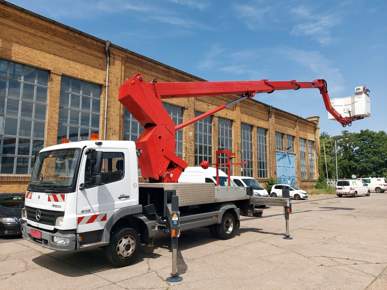 Mercedes-Benz Atego 2 4-Zyl. 4x2 RUTHMANN T270 27 METER - Camión con plataforma elevadora: foto 1 Mercedes-Benz Atego 2 4-Zyl. 4x2 RUTHMANN T270 27 METER - Camión con plataforma elevadora: foto 1