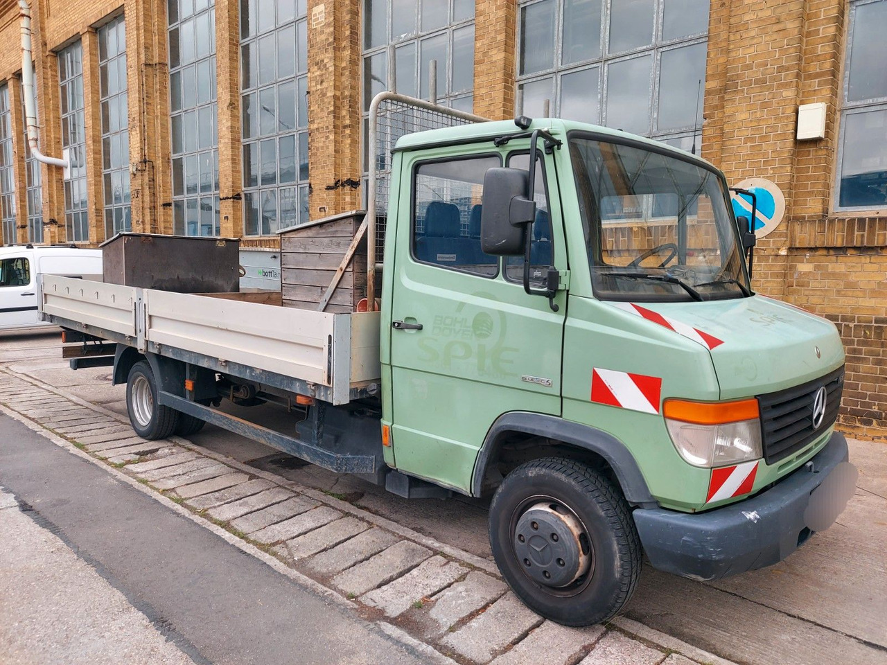 Mercedes-Benz Vario 613D Pritsche lang extralang - Furgoneta caja abierta: foto 1 Mercedes-Benz Vario 613D Pritsche lang extralang - Furgoneta caja abierta: foto 1