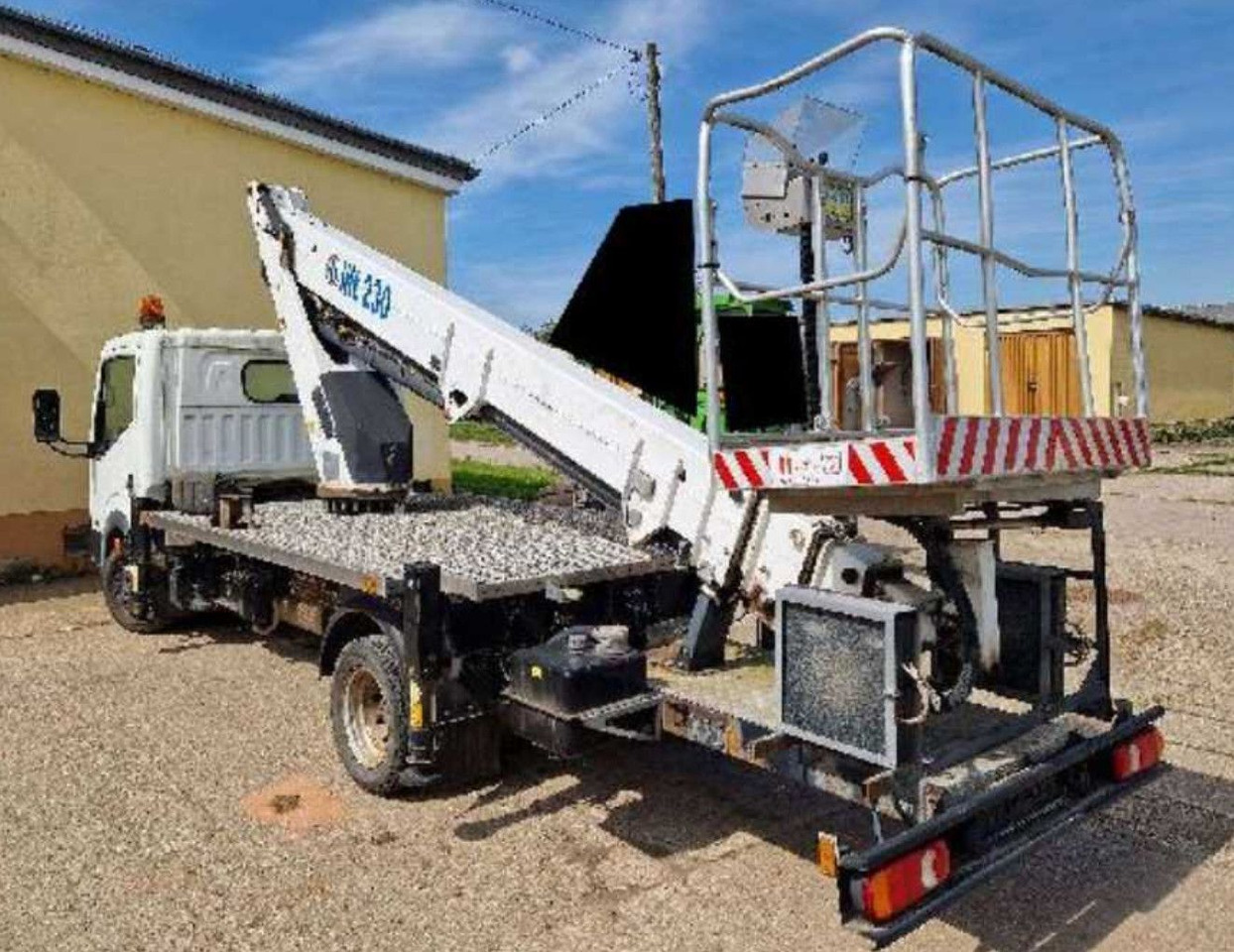 Camión con plataforma elevadora Nissan CABSTAR 35.11 HUBARBEITSBÜHNE LIFT 23 METER NEU: foto 10