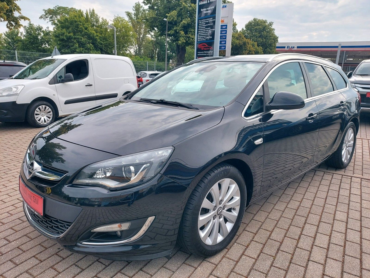 Opel Astra J Sports Tourer Exklusiv Navi Xenon AHK - Coche: foto 4 Opel Astra J Sports Tourer Exklusiv Navi Xenon AHK - Coche: foto 4