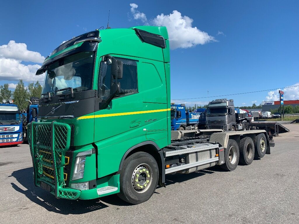 VOLVO FH13 540 8x4*4 - Camión chasis: foto 1 VOLVO FH13 540 8x4*4 - Camión chasis: foto 1