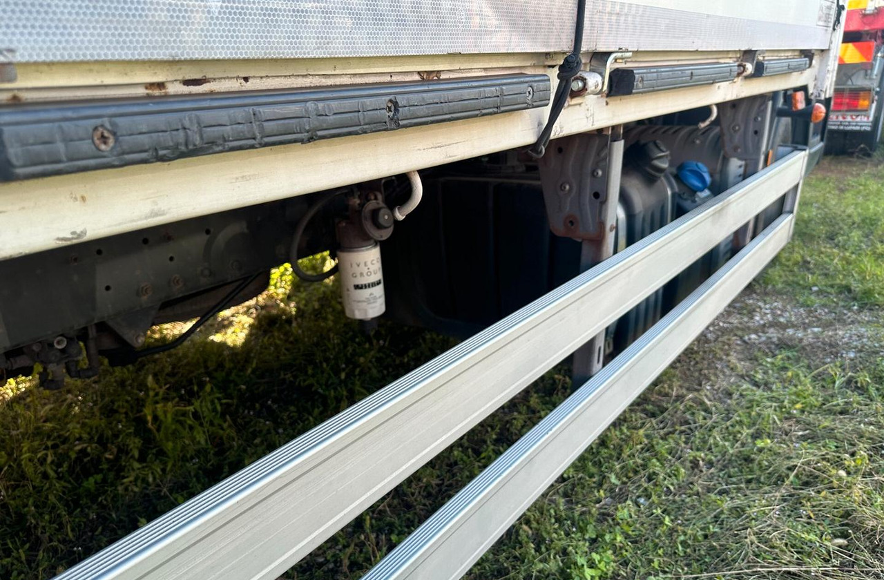 Iveco 120 EL 22 P RIBASSATO CENTINATO EURO 5 - Camión lona: foto 4 Iveco 120 EL 22 P RIBASSATO CENTINATO EURO 5 - Camión lona: foto 4