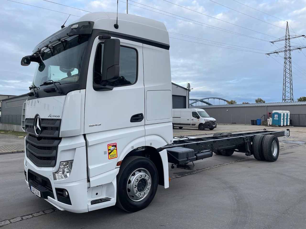 Mercedes-Benz Actros 4 1843 4x2 Fahrgestell/StandAC/ACC/EU6 - Camión chasis: foto 3 Mercedes-Benz Actros 4 1843 4x2 Fahrgestell/StandAC/ACC/EU6 - Camión chasis: foto 3
