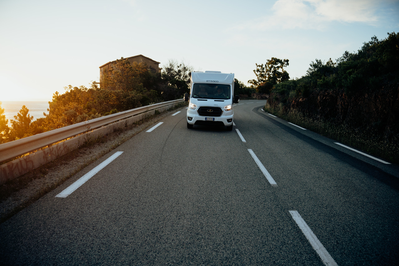 ETRUSCO Etrusco V 6.8 SCF - Autocaravana: foto 4 ETRUSCO Etrusco V 6.8 SCF - Autocaravana: foto 4